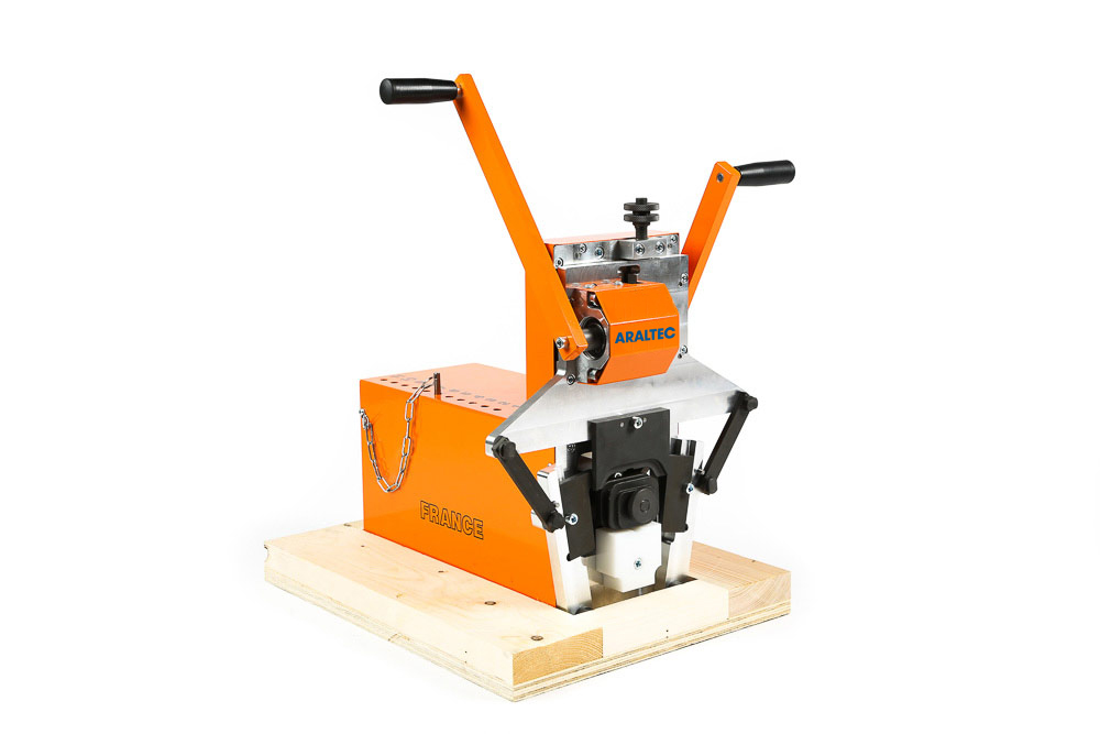 MATERIEL-DE-CHANTIER_ARALTEC_Coudeuse-2
